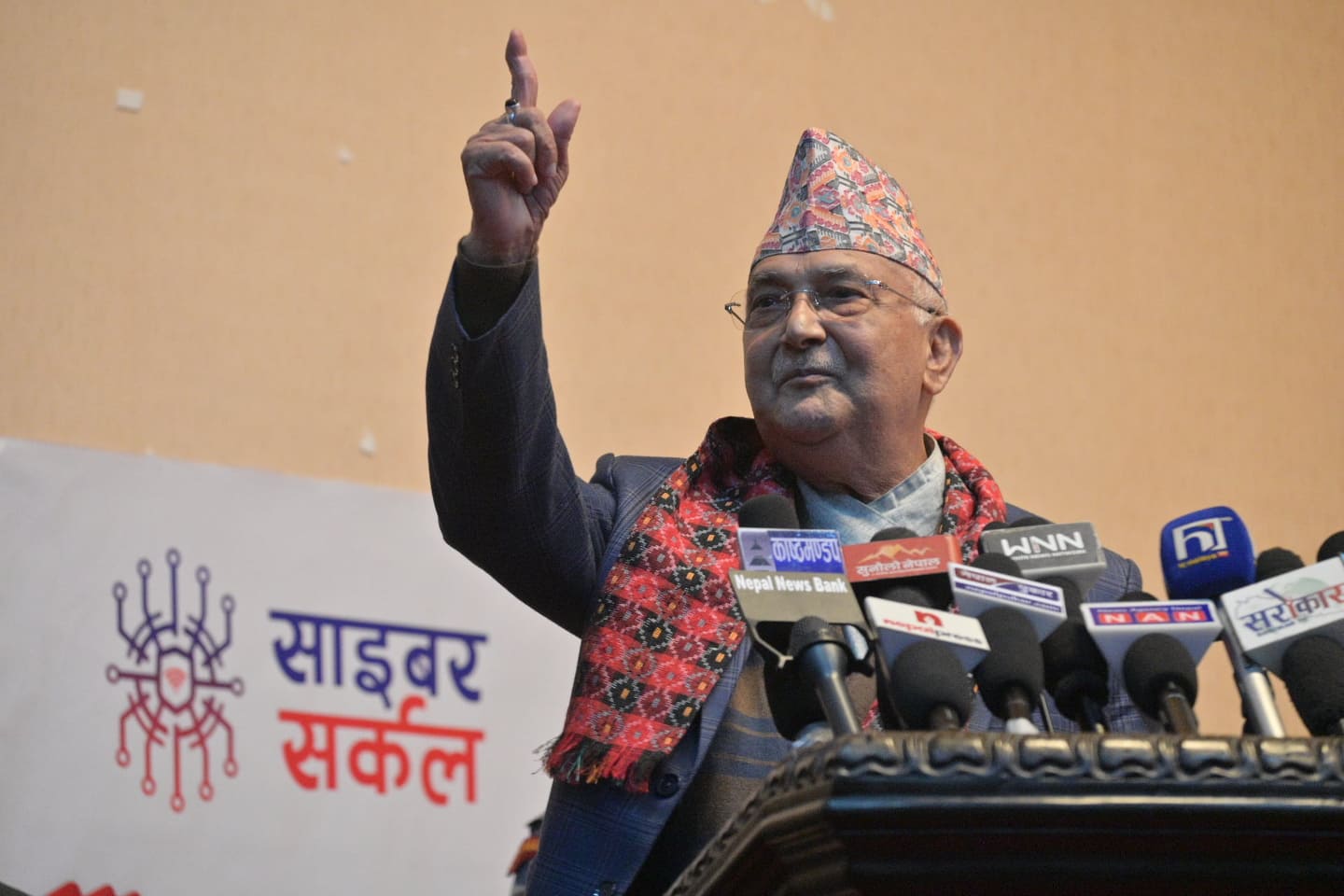 माधवप्रति ओलीको व्यंग्य- सात वर्षअघि मसँग हारेका व्यक्ति हिन्दी फिल्मको डाइलग बोल्दैछन्